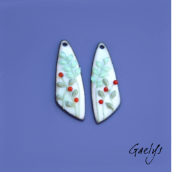 Paire de charm cuivre émaillé pour boucles d'oreille - blanc / bleu et vert pâle - feuillage, fleur rouge