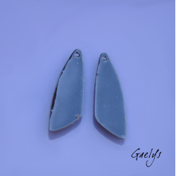 Paire de charm cuivre émaillé pour boucles d'oreille - blanc / bleu et vert pâle - feuillage, fleur rouge