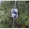 Perles Lampwork à fleurs - duo de perles rondelle  - fond bleu jean/ fleurs blanches