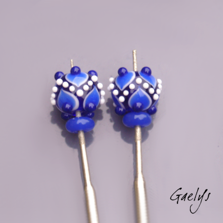 Perles à picots - duo de perles rondelle avec un jeu de points et picots  - blanc / bleu cobalt