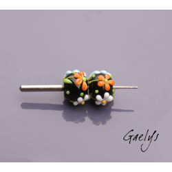 Perles Lampwork à fleurs - duo de perles rondelle 4 fleurs  - fond noir / fleurs bleues, oranges, blanches