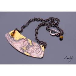 Alainaïss - Collier plaque de cuivre gravé à l'eau forte, émaillé jaune safran