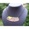 Alainaïss - Collier plaque de cuivre gravé à l'eau forte, émaillé jaune safran