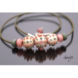 Collen - collier lampwork tons ivoire / beige / vieux rose - cordon cuir - apprêts argent