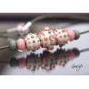 Collen - collier lampwork tons ivoire / beige / vieux rose - cordon cuir - apprêts argent