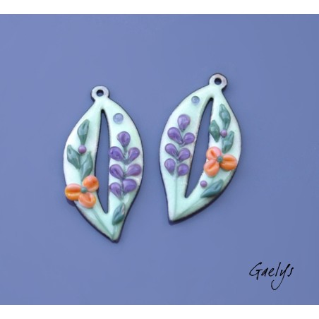Paire de charm cuivre émaillé pour boucles d'oreille - fond vert / violet / orange / vert olive - petit bouquet