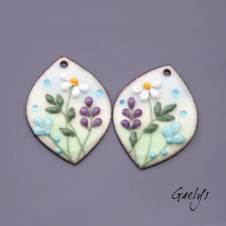 Paire de charm cuivre émaillé pour boucles d'oreille - fond bleu clair / vert doux / violet / blanc / Ciel - champêtre