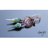 Lyrae - boucles oreilles headpin lampwork vert translucide et vert de gris - rosace en cuivre motif lierre