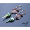 Lyrae - boucles oreilles headpin lampwork vert translucide et vert de gris - rosace en cuivre motif lierre