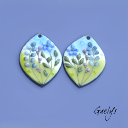 Paire de charm cuivre émaillé pour boucles d'oreille - fond bleu clair / vert doux / violet / blanc / Ciel