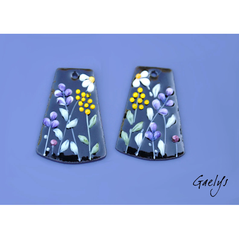 Paire de charm cuivre émaillé pour boucles d'oreille - fond noir / vert doux / olive / multicolore - champêtre - fleurettes
