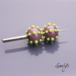 Perles Lampwork à picots oursin - duo de perles rondes avec points - violet / vert anis