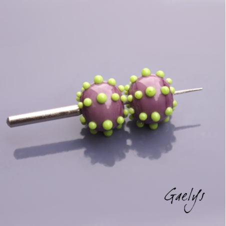 Perles Lampwork à picots oursin - duo de perles rondes avec points - violet / vert anis