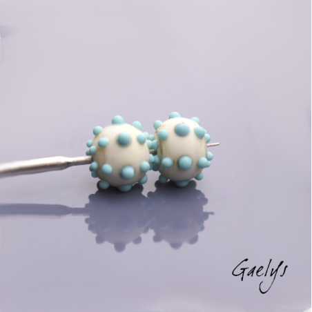 Perles Lampwork à picots oursin - duo de perles rondes avec points - ivoire / bleu turquoise - Verre DEPOLI