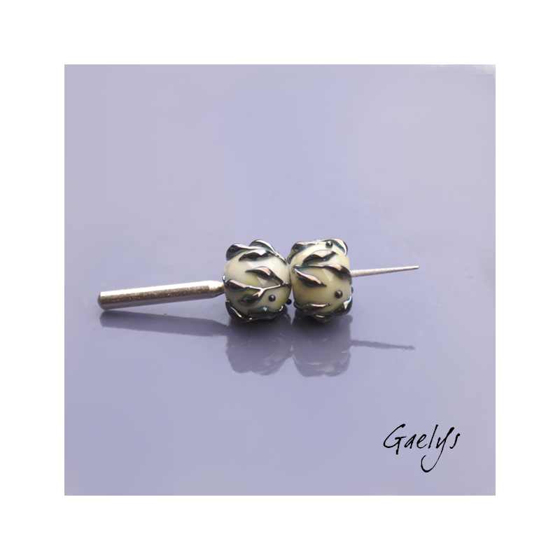 Perles Lampwork à fleurs - duo de perles rondelle  - fond vert d'eau clair /feuillage bleu metal