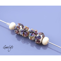 Perles Lampwork à fleurs - set de 4 perles rondelle + 2 spacer depolis - fond ivoir / fleurs dark  multicolore