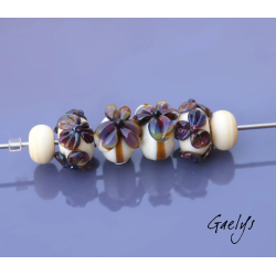 Perles Lampwork à fleurs - set de 4 perles rondelle + 2 spacer depolis - fond ivoir / fleurs dark  multicolore