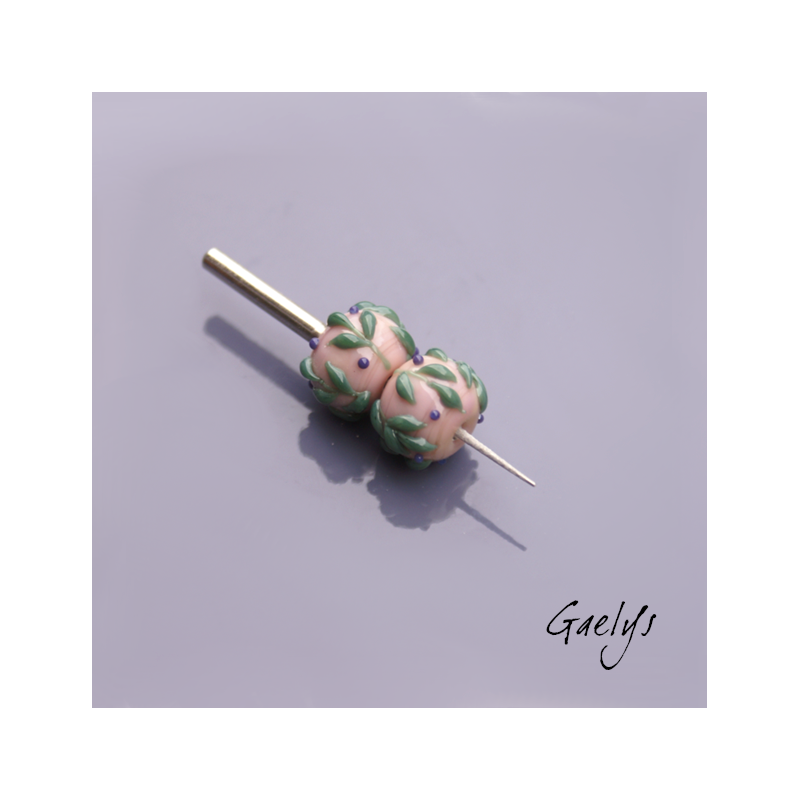 Perles Lampwork à fleurs - duo de perles rondelle  - fond nude /feuillage vert olive