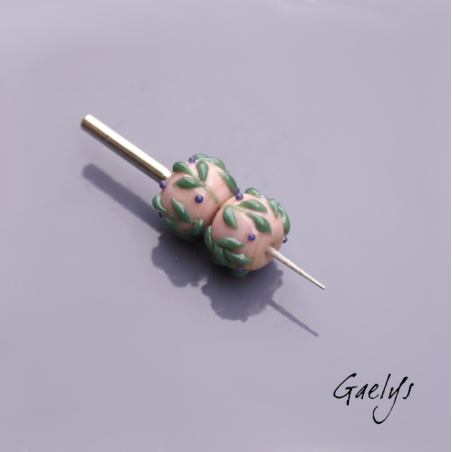 Perles Lampwork à fleurs - duo de perles rondelle  - fond nude /feuillage vert olive