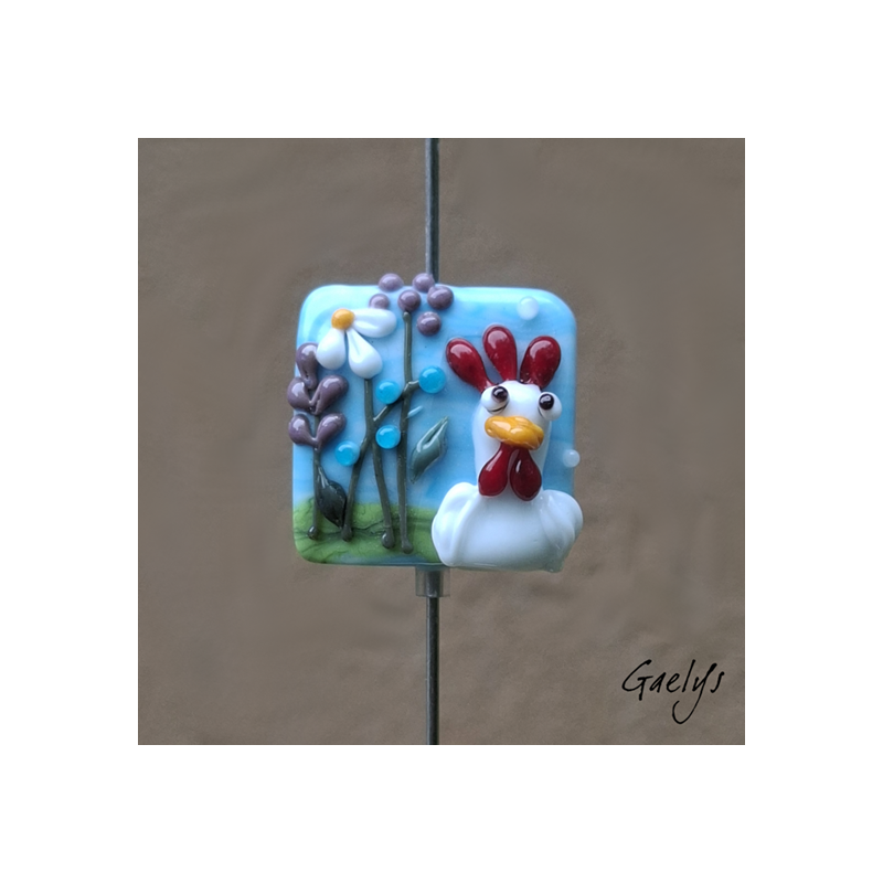 Coquette - petite poulette blanche dans les près - Animaux de verre Gaelys