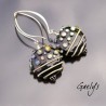 Célime - Boucle d'oreille galet motif stringer et picots montage argent - noir / multicolor