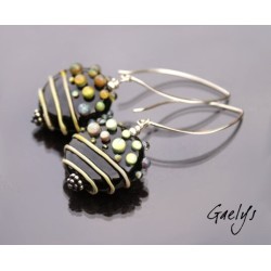 Célime - Boucle d'oreille galet motif stringer et picots montage argent - noir / multicolor