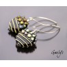 Célime - Boucle d'oreille galet motif stringer et picots montage argent - noir / multicolor