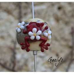 Babette - petite grenouille rouge sur perle ivoire - pâquerettes  - Animaux de verre