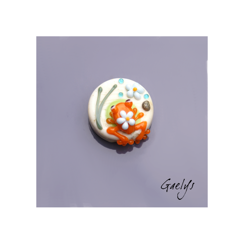 Saly - petite grenouille orange sur perle ivoire - fleurettes - Animaux de verre