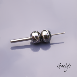 Les pelottes : Perles Lampwork fils d'argent enroulé - duo de perles - fond bleu miroir