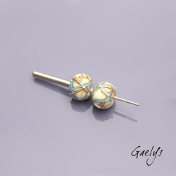 Les pelottes : Perles Lampwork fils d'argent enroulé - duo de perles - fond ivoir et turquoise