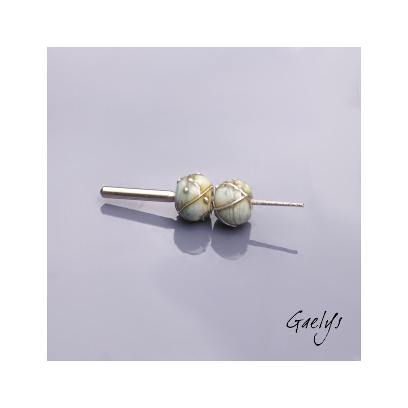 Les pelottes : Perles Lampwork fils d'argent enroulé - duo de perles - fond blue ivory