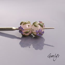 Perles Lampwork à fleurs - duo de perles rondelle  - fond rose translucide  /feuillage / fleurettes violettes