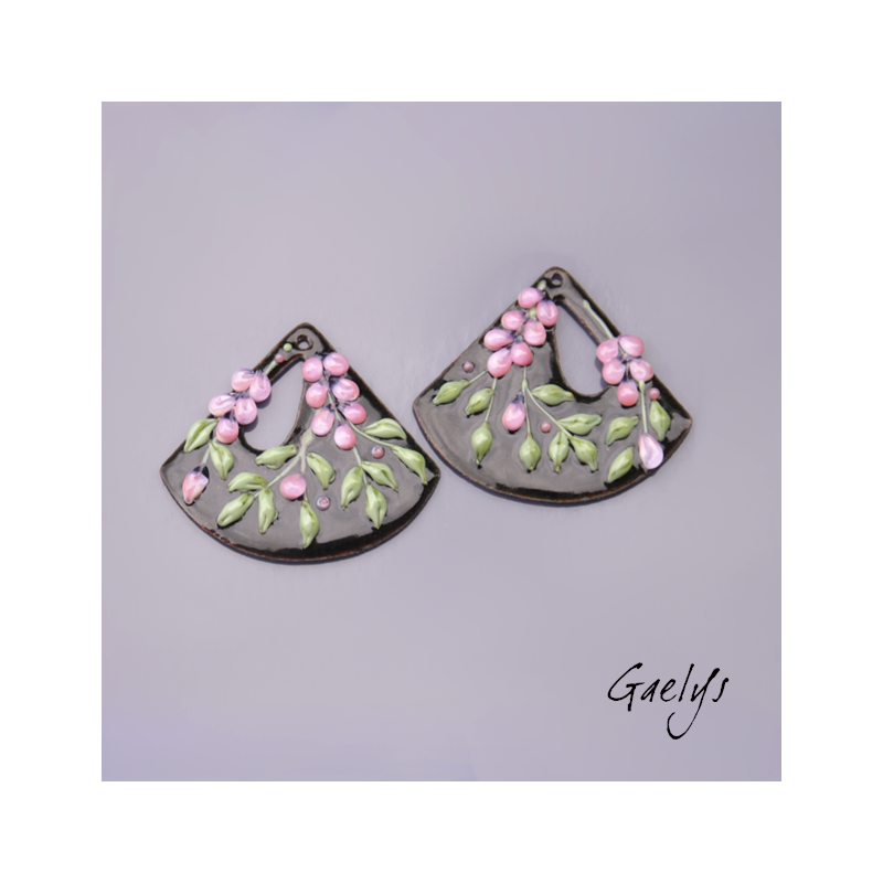 Paire de charm cuivre émaillé pour boucles d'oreille - fond noir / vert doux / rose