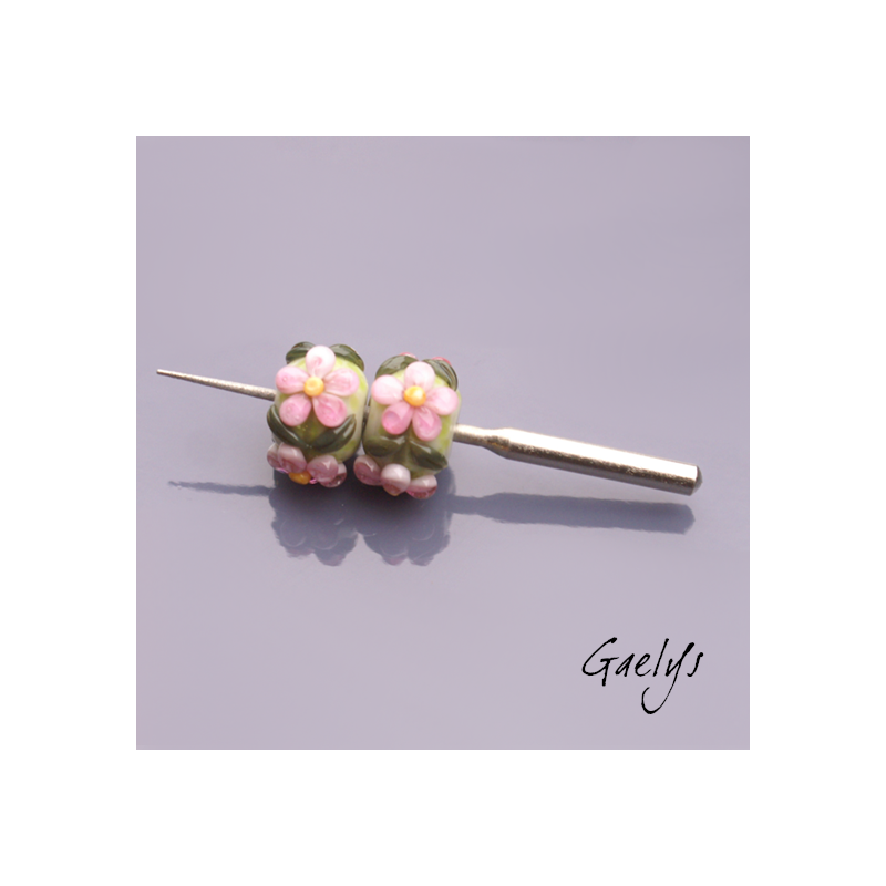 Perles Lampwork à fleurs - duo de perles rondelle  - fond vert d'eau, frits vert transparent /feuillage / fleurettes