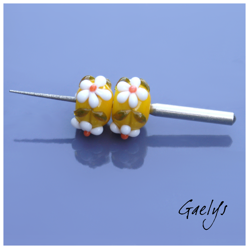 Flower Lampwork Beads - Rondelle Bead Duo - Bright Yellow Background / Foliage / Daisy