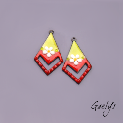 Pair of enameled copper charm earrings - green and red background - daisy