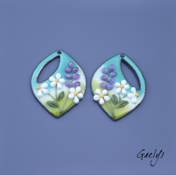 Pair of enameled copper charm earrings - green / blue / purple / white / yellow - daisies