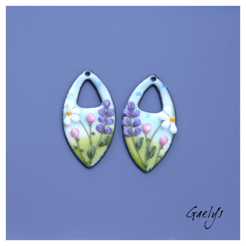 Pair of enameled copper charm earrings - green / sky blue / purple / pink / white / yellow - daisies