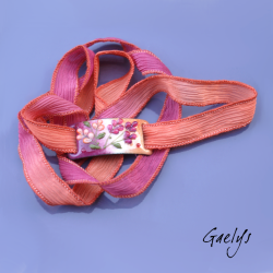 Connecteur bracelet - cuivre émaillé -   pourpe / blanc / pêche  + ruban de soie assortie