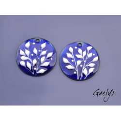 Paire de charm cuivre émaillé pour boucles d'oreille - fond cobalt / feuillage  blanc  - cercle - 25 mm
