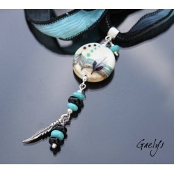Larme sereine - pendentif  lampwork inspiration indienne -  Galet lampwork ivoire motif plume - murine