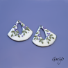 Paire de charm cuivre émaillé pour boucles d'oreille - fond  blanc ivoire  - feuillage, baies violette