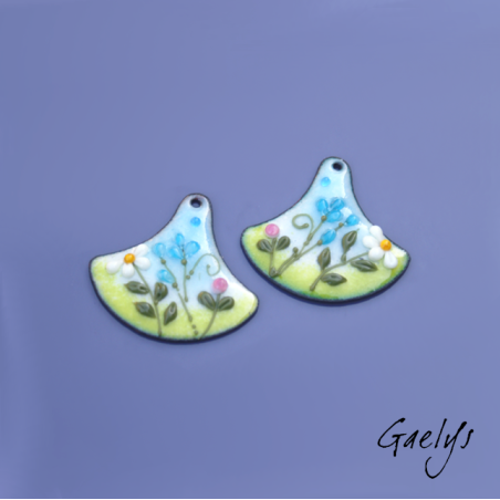 Paire de charm cuivre émaillé pour boucles d'oreille - fond  bleu vert- feuillage, fleurs bleues, rose, paquerette