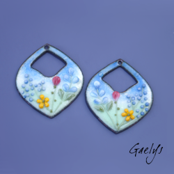 Paire de charm cuivre émaillé pour boucles d'oreille - fond  bleu vert doux- feuillage, fleurs bleues, rose, jaune