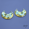 Paire de charm cuivre émaillé pour boucles d'oreille - fond  vert, jaune - fleurs bleues, feuillage