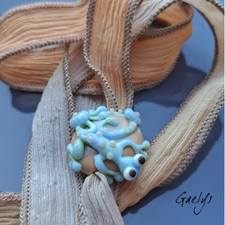 lsy - Blue-green salamander on nude beige apricot pearl - murines - Glass animals - Silk ribbon