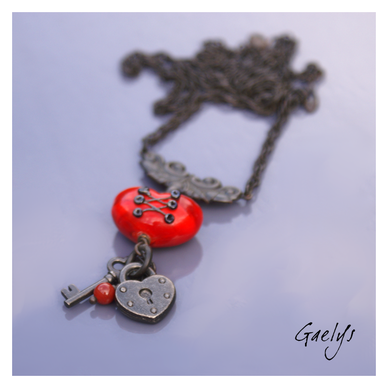 Laceheart - heart bead lampwork pendant, aged brass and black metal setting - Black brass chain - Steampunk