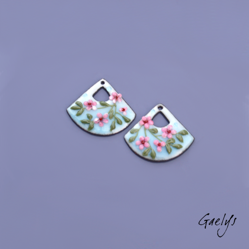 SMALL - Pair of enameled copper charm earrings - sky blue background - pink flowers with red heart - foliage