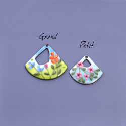 SMALL - Pair of enameled copper charm earrings - sky blue background - pink flowers with red heart - foliage